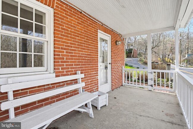 Building Photo - 947 Oella Ave