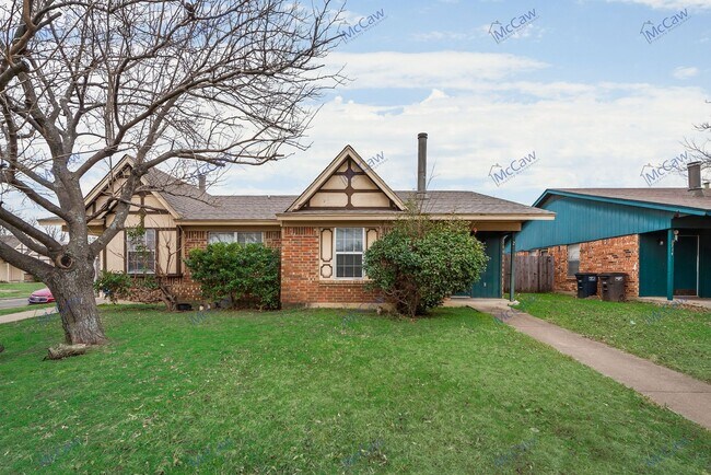 Primary Photo - Cute 2/2 Duplex in Fort Worth!