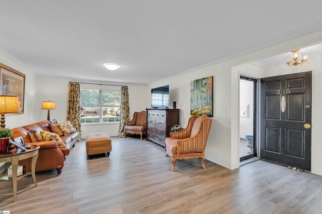 Building Photo - 925 Cleveland St