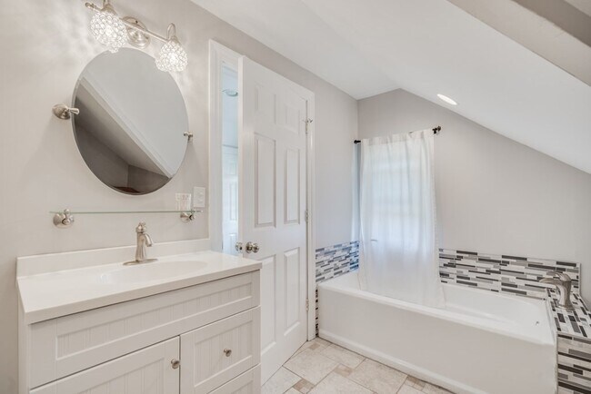 Building Photo - 1 Hickory Hill Dr