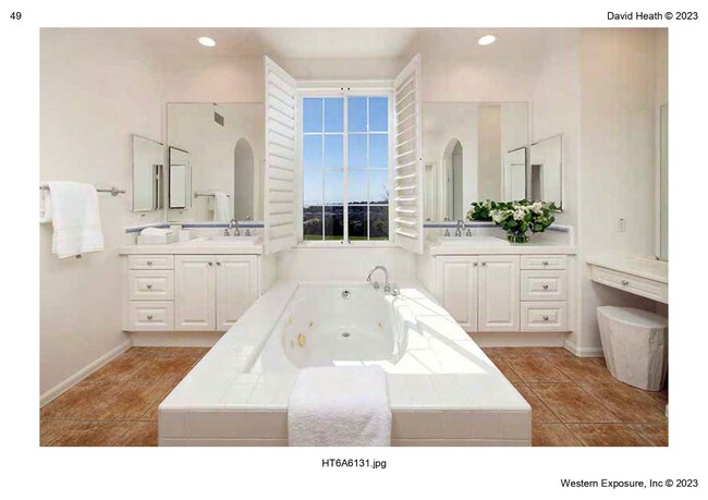 Building Photo - Stunning 4 Bedroom 3 Bath Newport Coast Ho...