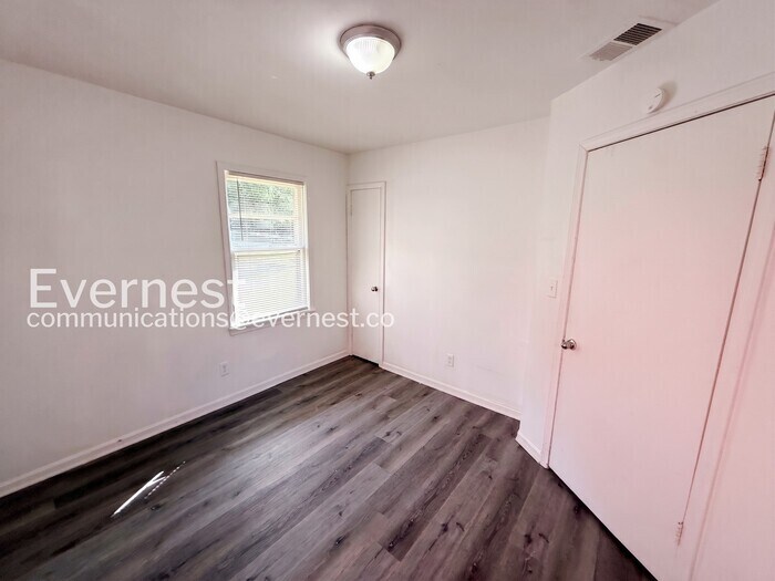 Building Photo - 730 82nd Pl S