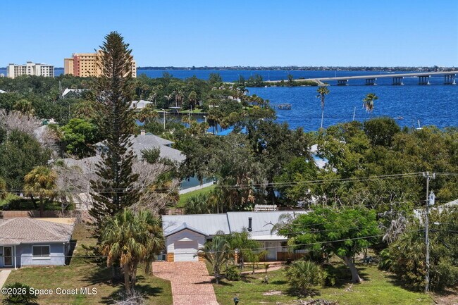 Building Photo - 394 Royal Palm Dr