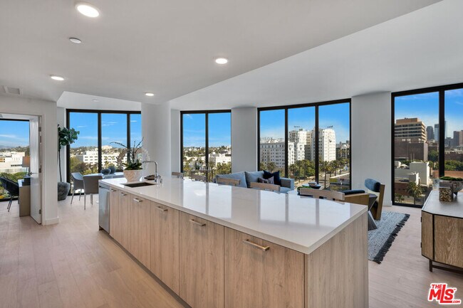 Building Photo - 2801 Sunset Pl