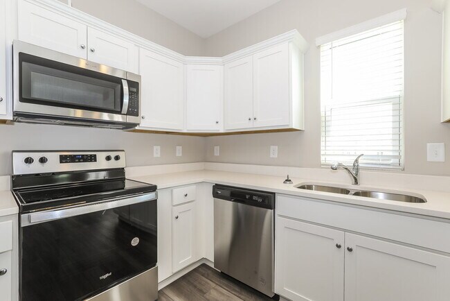 Building Photo - 613 Knightsbridge Ln