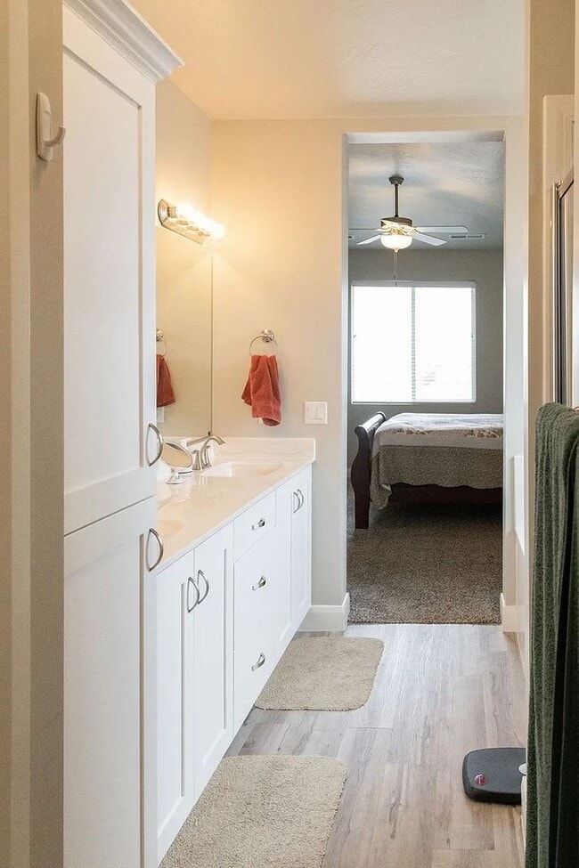 Building Photo - 3 Bedroom Furnished Home! Short term lease!! Available from May 1st - October 31st!