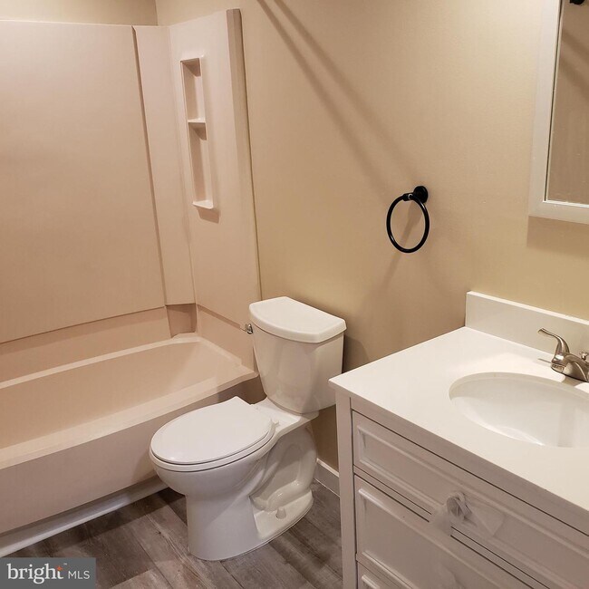 Building Photo - 102 Cypress Point Cir