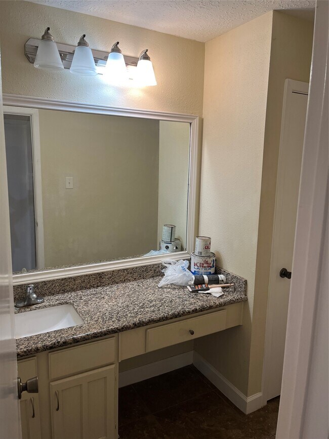 Building Photo - 7010 Pickett Dr