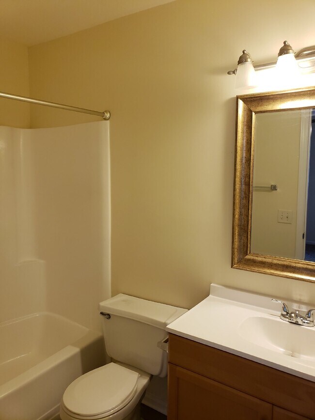 Building Photo - Townhouse for Rent