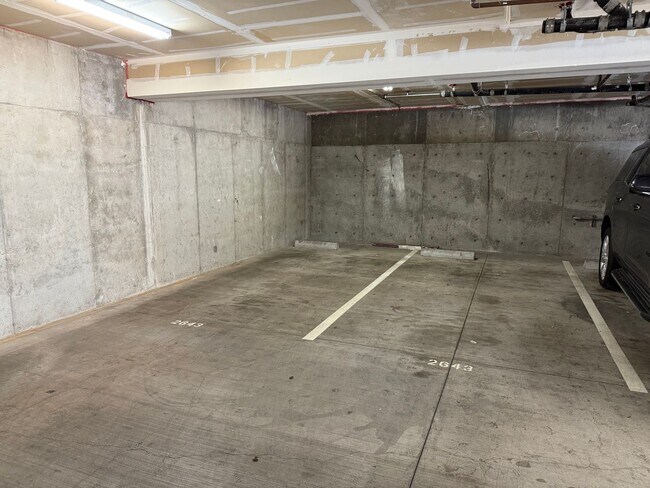 Building Photo - 3 Bedroom Townhouse with Bonus Loft/Office