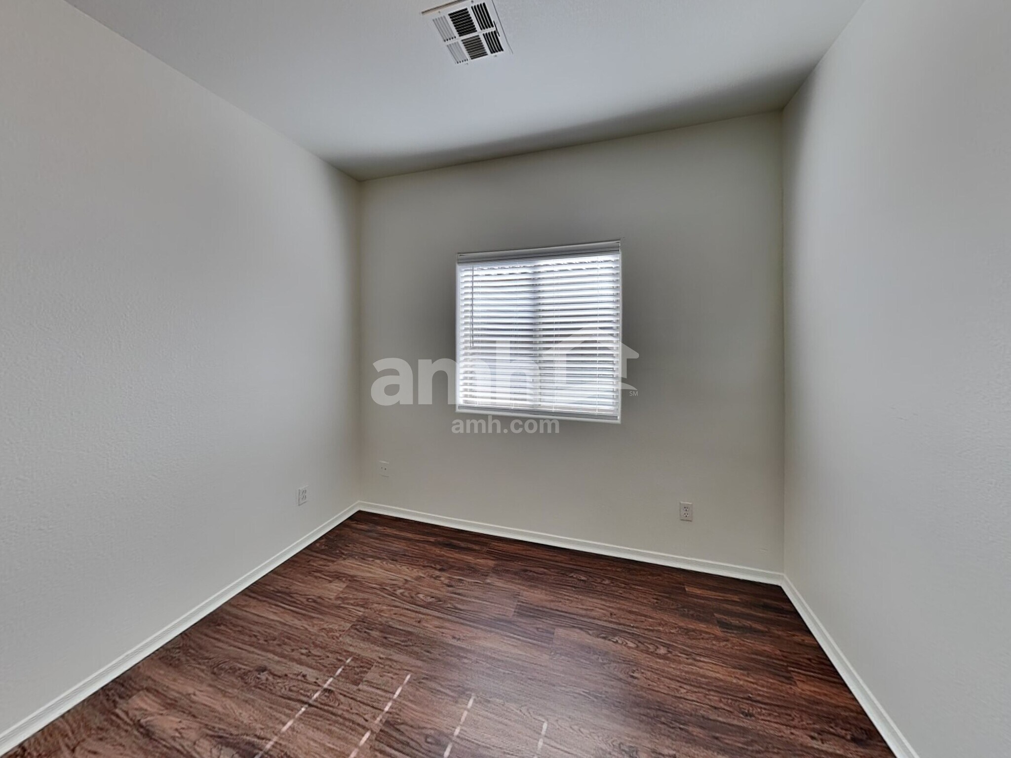 Building Photo - 7210 W Sunderland Ave