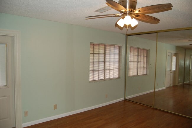 Building Photo - 7185 Acorn Ct