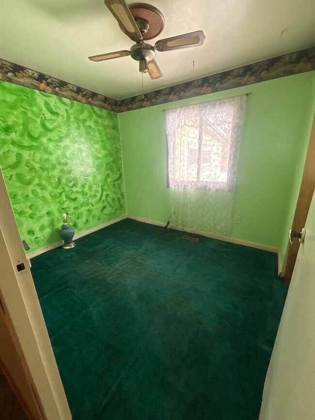 Building Photo - 4 bed 1 bath