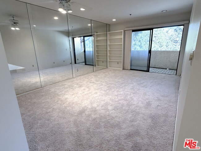 Building Photo - 501 Palisades Dr