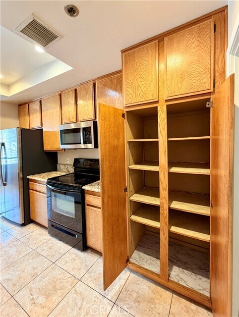 Building Photo - 600 W 9th St