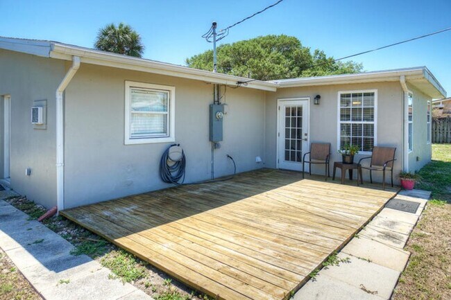 Building Photo - 1220 Cheyenne Dr