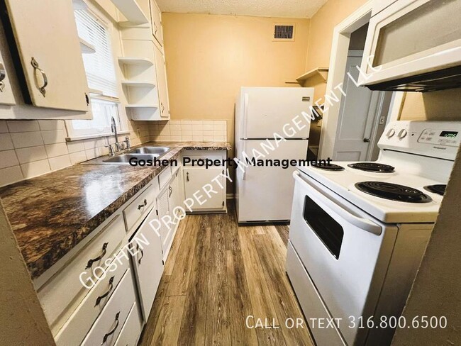 Building Photo - Lovely Home with fenced yard