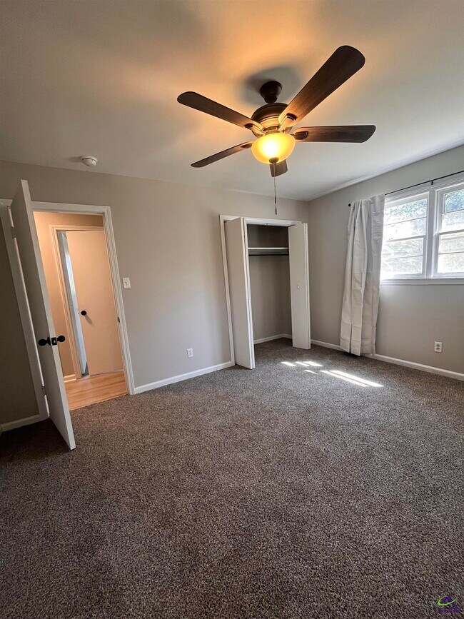 Building Photo - 202 Sherman St