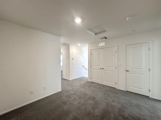 Building Photo - Decatur & Serene