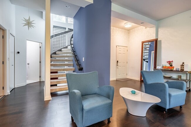 Primary Photo - Beautiful 4 Beds and 2.5 Baths house with ...