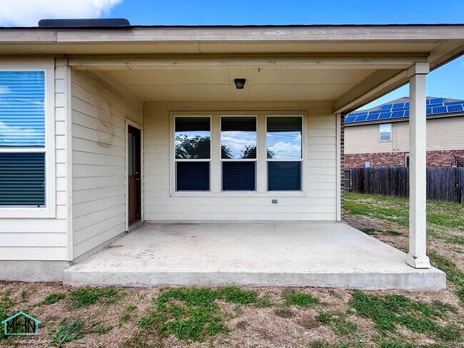 Building Photo - A Stunning 5-Bedroom, 2.5-Bathroom Home in the Heart of San Antonio, Texas!