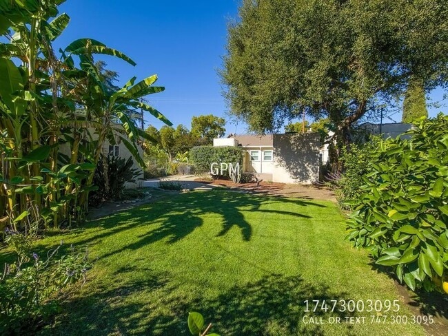 Building Photo - 1320 E Maple St