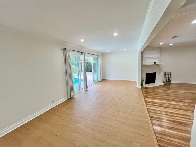 Building Photo - 6666 Sedan Ave