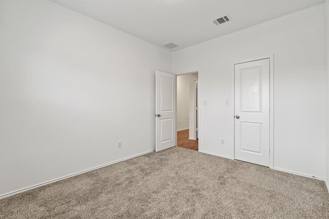 Building Photo - 136 Cherry Ridge Rd