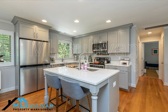 Building Photo - 4500 Lakemont Dr