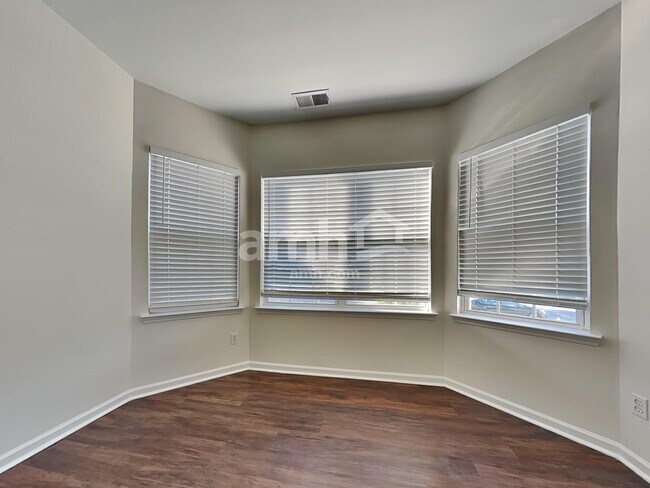 Building Photo - 7207 Tanners Creek Dr