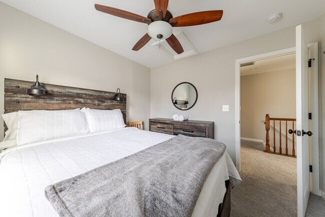 Building Photo - 301 Rollason Dr