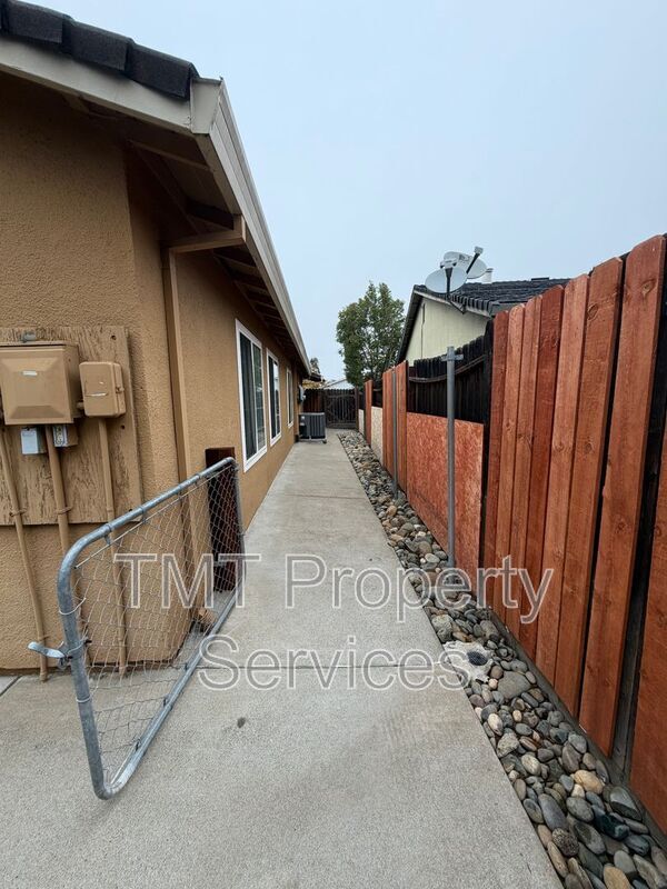 Building Photo - 8704 Montiflora Ct