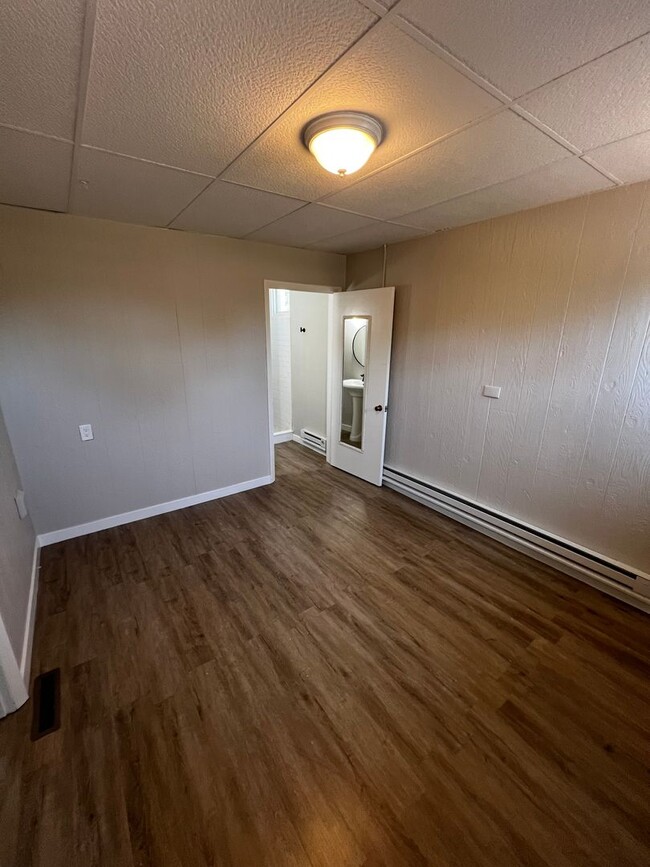 Building Photo - Main Level 1 Bed, 1 Bath Apartment in Old ...