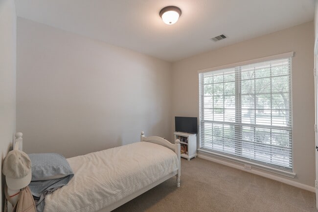 Building Photo - 51 N Marshside Pl