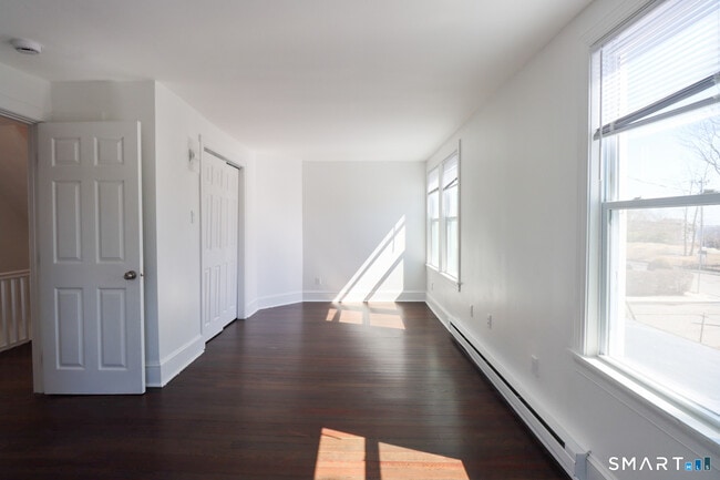 Building Photo - 10 Park St