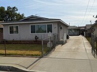 Building Photo - 2727-2729 Kelburn Avenue