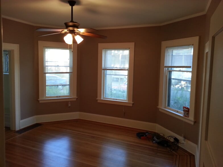 Building Photo - 516 4th Ave SE