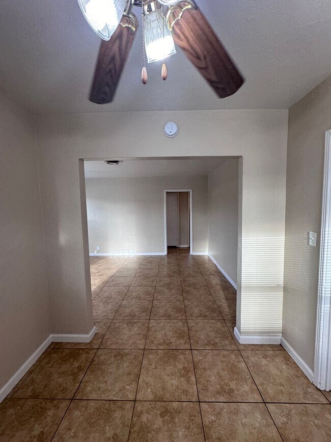 Building Photo - 2114 Brundage Ln