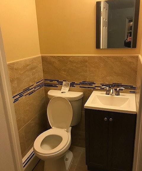 Building Photo - "Charming 3-Bedroom Oasis with 2 Full Bath...