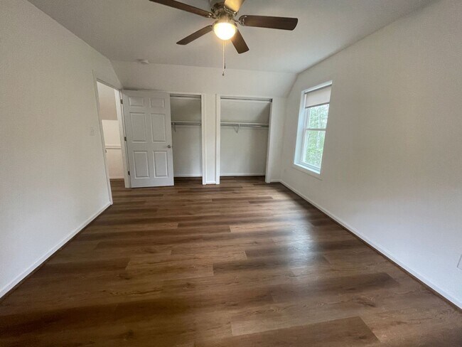 Building Photo - 350 Pinewood Circle