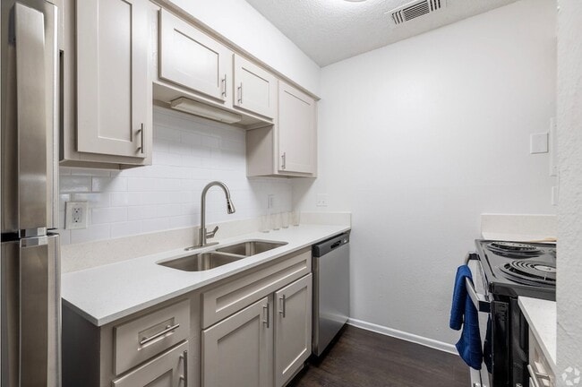 Building Photo - 2170 Thousand Oaks Dr