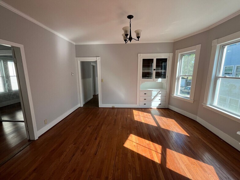 Building Photo - 152-154 Waverly Rd - 154 Waverly Rd