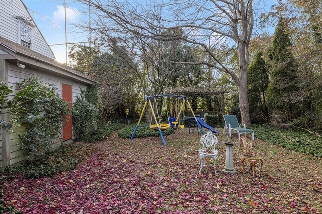 Building Photo - 73 Thames St