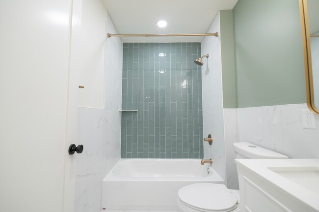 Building Photo - 232 S 46th St