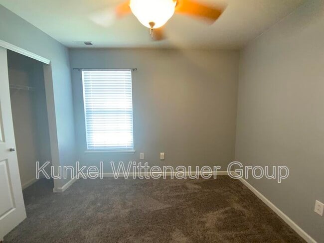 Building Photo - 2437 Larchmont Dr