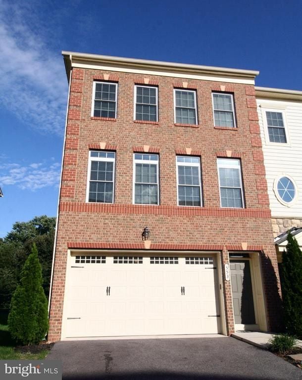 Front of House - 553 Deep Creek Vw