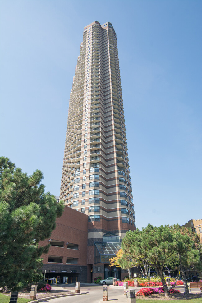 Building Photo - 3660 N Lake Shore Dr