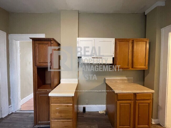 Building Photo - 1096 Hillyer Ave