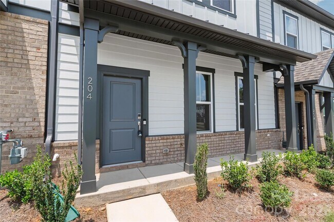 Building Photo - 204 Silver Fleet Dr