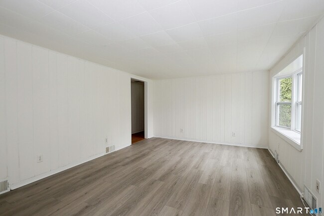 Building Photo - 121 Westport Rd